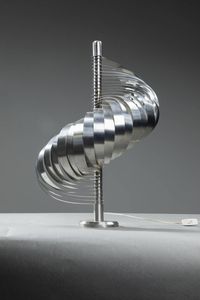 HENRI MATHIEU - Lampada da tavolo in alluminio spazzolato. Anni '70 h cm 59