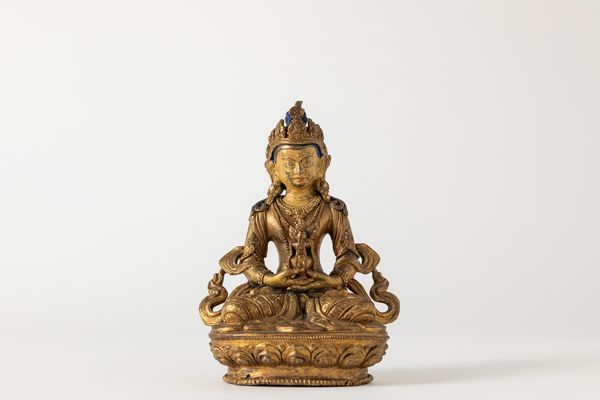 Scultura in bronzo dorato raffigurante Amitayus. Cina, fine secolo XVIII  - Asta Arte orientale / 东方艺术 - Associazione Nazionale - Case d'Asta italiane