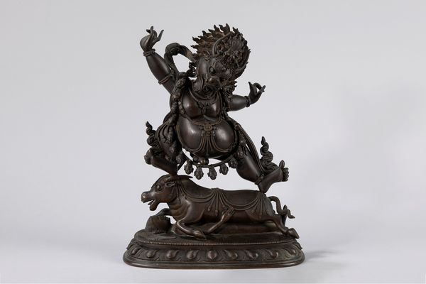 Scultura in bronzo raffigurante Yama Dharmaraja. Cina, secolo XVIII  - Asta Arte orientale / 东方艺术 - Associazione Nazionale - Case d'Asta italiane