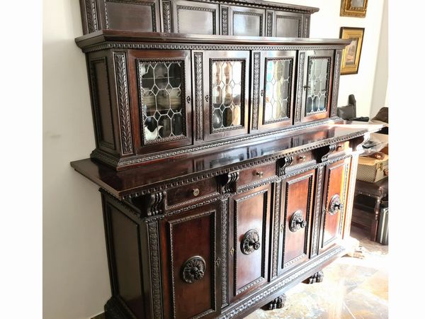 Credenza con alzata in noce  - Asta L'arte di arredare - Associazione Nazionale - Case d'Asta italiane