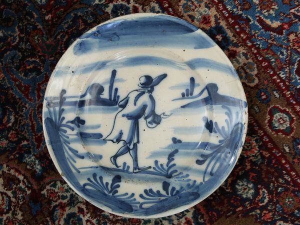 Piatto da parata in maiolica, Savona XVIII secolo  - Asta L'arte di arredare - Associazione Nazionale - Case d'Asta italiane