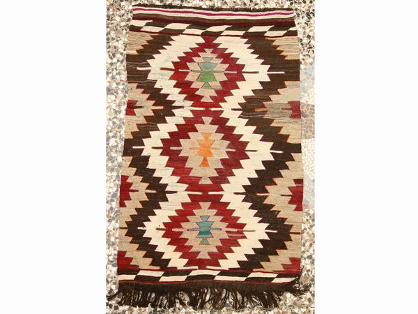 Piccolo tappeto Kilim di vecchia manifattura  - Asta L'arte di arredare - Associazione Nazionale - Case d'Asta italiane