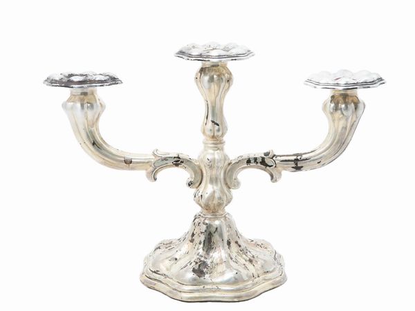 Candelabro a tre bracci in argento  - Asta L'arte di arredare - Associazione Nazionale - Case d'Asta italiane