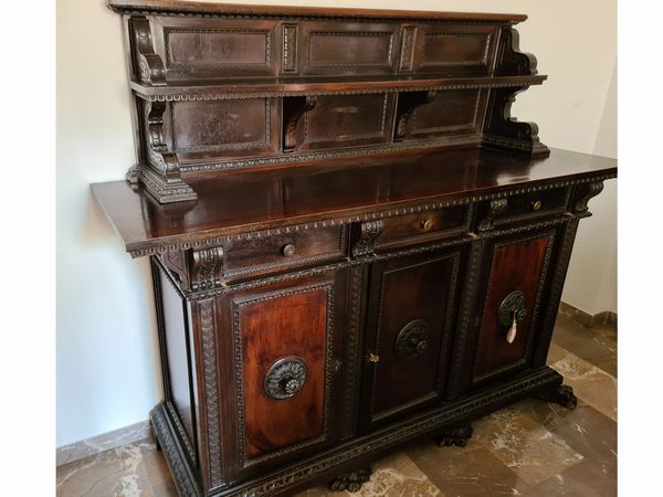 Credenza a due corpi in noce  - Asta L'arte di arredare - Associazione Nazionale - Case d'Asta italiane