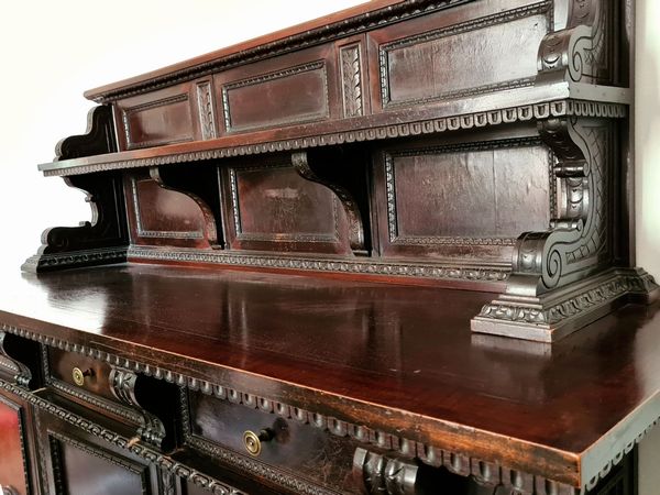 Credenza a due corpi in noce  - Asta L'arte di arredare - Associazione Nazionale - Case d'Asta italiane