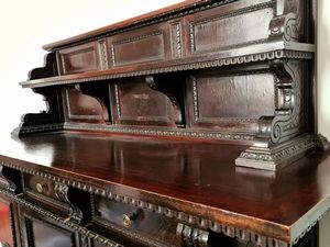 Credenza a due corpi in noce  - Asta L'arte di arredare - Associazione Nazionale - Case d'Asta italiane