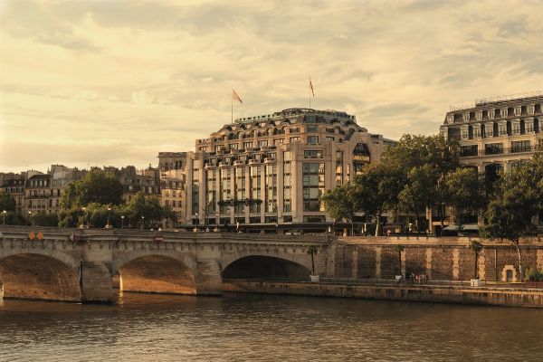 Cheval Blanc Paris & Langosteria  - Asta Pandolfini per Amici di URI - Asta Benefica per Sostenere la Ricerca Scientifica Urologica - Associazione Nazionale - Case d'Asta italiane