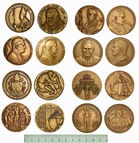 VATICANO. Lotto di 8 medaglie annuali in bronzo.  - Asta Numismatica - Associazione Nazionale - Case d'Asta italiane