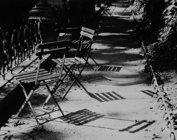 Andrè Kertèsz : Chaises du Luxembourg  - Asta Fotografia: Under 1K - Associazione Nazionale - Case d'Asta italiane