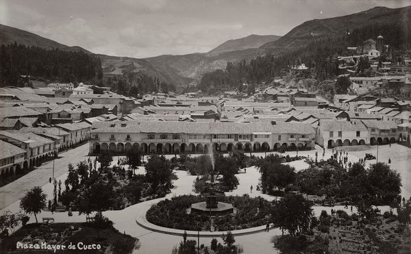 MARTIN CHAMBI : Plaza Major de Cuzco, Per  - Asta Fotografia: Under 1K - Associazione Nazionale - Case d'Asta italiane