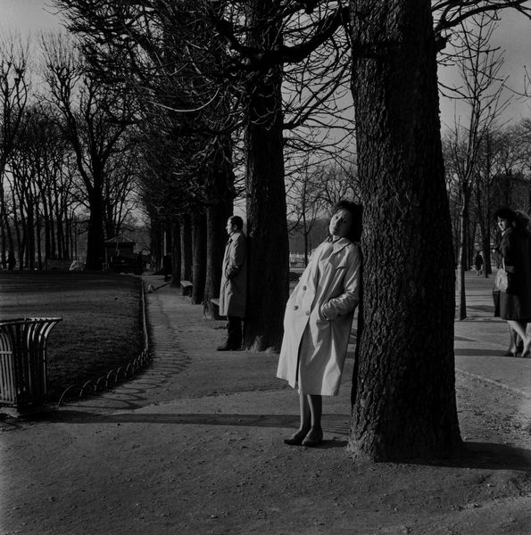 Alain Noguès : La couple au jardin du Luxembourg  - Asta Fotografia: Under 1K - Associazione Nazionale - Case d'Asta italiane