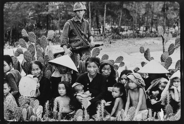 Paul Schutzer : Vietnam  - Asta Fotografia: Under 1K - Associazione Nazionale - Case d'Asta italiane