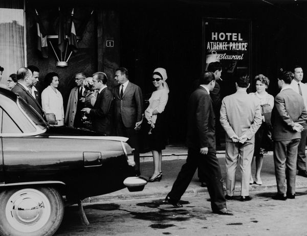 Mario Dondero : Romania, una via di Bucarest  - Asta Fotografia: Under 1K - Associazione Nazionale - Case d'Asta italiane