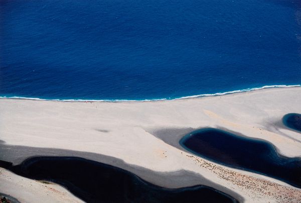 Franco Fontana : Sicilia, Tindari  - Asta Fotografia: Under 1K - Associazione Nazionale - Case d'Asta italiane