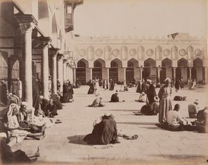 Félix Bonfils : Groupe de barques  voiles remontant le Nil ; Cour et colonnade de la mosque El-Argharar, avec tundians  - Asta Fotografia: Under 1K - Associazione Nazionale - Case d'Asta italiane