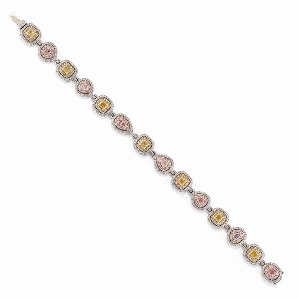 Bracciale in oro bianco 18k, diamanti fancy e incolori  - Asta Argenti dal XVIII al XX secolo - Associazione Nazionale - Case d'Asta italiane