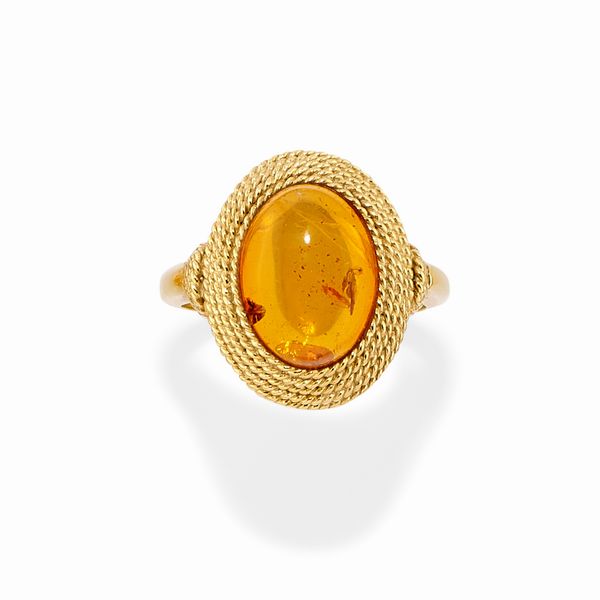 Anello in oro giallo 18k e ambra  - Asta Argenti dal XVIII al XX secolo - Associazione Nazionale - Case d'Asta italiane