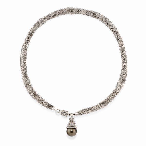 Collana in oro bianco 18k, diamanti e perle coltivate  - Asta Argenti dal XVIII al XX secolo - Associazione Nazionale - Case d'Asta italiane