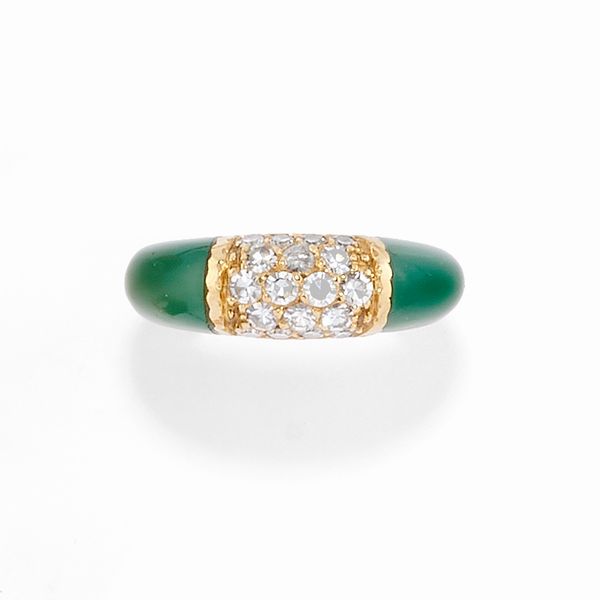 Van Cleef & Arpels : Anello in oro giallo 18k, crisoprasio e diamanti  - Asta Argenti dal XVIII al XX secolo - Associazione Nazionale - Case d'Asta italiane