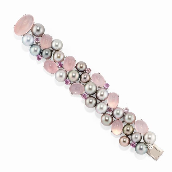 UTOPIA : Bracciale in oro bianco 18k, perle coltivate Tahiti, quarzo rosa e zaffiri rosa  - Asta Argenti dal XVIII al XX secolo - Associazione Nazionale - Case d'Asta italiane