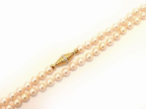 Collana di perle coltivate con fermezza in oro bianco e giallo con diamanti  - Asta Gioielli e Orologi - Associazione Nazionale - Case d'Asta italiane