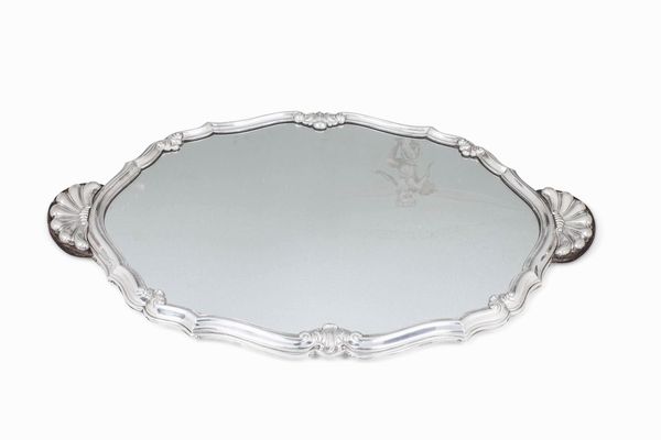 Presentoire. Argento fuso e sagomato, legno e specchio. Argenteria artistica Italiana del XX secolo. Argentiere Castaudi & Gautero, Vercelli.  - Asta L'art de la table - Associazione Nazionale - Case d'Asta italiane