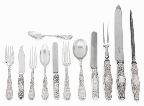 Raro servizio di posate in argento sterling fuso e cesellato mod.'Crisantemi'. Tiffany & Co., New York 1880  - Asta L'art de la table - Associazione Nazionale - Case d'Asta italiane