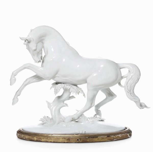 Grande scultura di cavallo<BR>Germania, Selb (Baviera), Manifattura Rosenthal, XX secolo<BR>Modello di Theodor Krner (1884 - 1966)<BR>  - Asta L'art de la table - Associazione Nazionale - Case d'Asta italiane