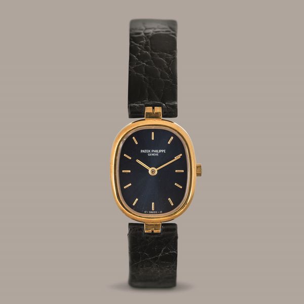 PATEK PHILIPPE - Ellipse Lady in oro giallo 18k al quarzo, quadrante blu con indici applicati e sfere dorate, accompagnato da astuccio originale  - Asta Orologio da polso e da tasca  - Associazione Nazionale - Case d'Asta italiane