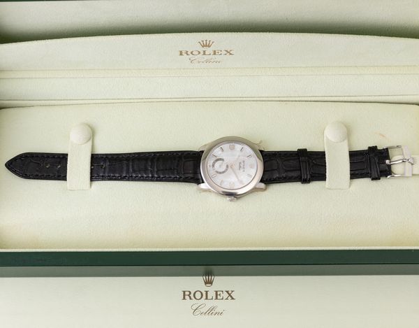 ROLEX - Cellini ref 5240 NOS, in platino con quadrante in madreperla, numeri arabi e secondi al sei, mai indossato corredato da scatola e garanzia  - Asta Orologio da polso e da tasca  - Associazione Nazionale - Case d'Asta italiane