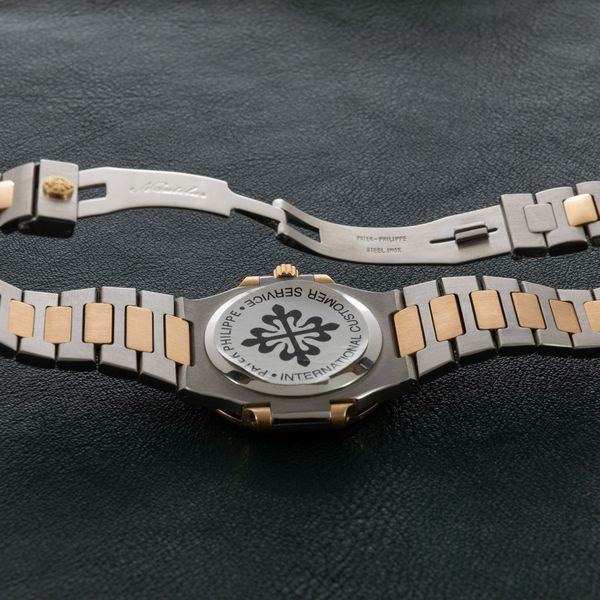 PATEK PHILIPPE - Nautilus 3800/1JA acciaio e oro, quadrante panna con datario, cassa impermeabile con service Patek  - Asta Orologio da polso e da tasca  - Associazione Nazionale - Case d'Asta italiane