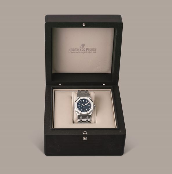 AUDEMARS PIGUET - Royal Oak ref 15300ST in acciaio con quadrante blu gran tapisserie, tre sfere con secondi al centro e datario alle ore 3 con movimento automatico  - Asta Orologio da polso e da tasca  - Associazione Nazionale - Case d'Asta italiane