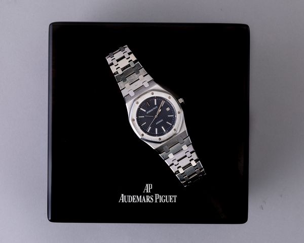 AUDEMARS PIGUET - Royal Oak ref 15300ST in acciaio con quadrante blu gran tapisserie, tre sfere con secondi al centro e datario alle ore 3 con movimento automatico  - Asta Orologio da polso e da tasca  - Associazione Nazionale - Case d'Asta italiane