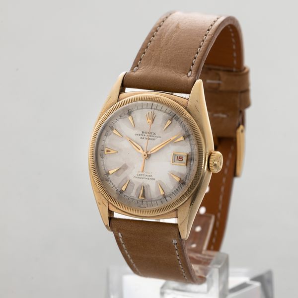 ROLEX - Ovettone Datejust Officially Red in oro 18k, quadrante Argent fan con indici applicati e finestrella del datario roulette, movimento automatico  - Asta Orologio da polso e da tasca  - Associazione Nazionale - Case d'Asta italiane