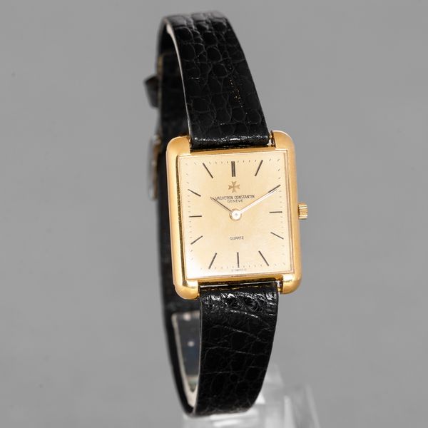 VACHERON CONSTANTIN - Tank al quarzo in oro giallo 18k, quadrante champagne con indici a bastane applicati  - Asta Orologio da polso e da tasca  - Associazione Nazionale - Case d'Asta italiane