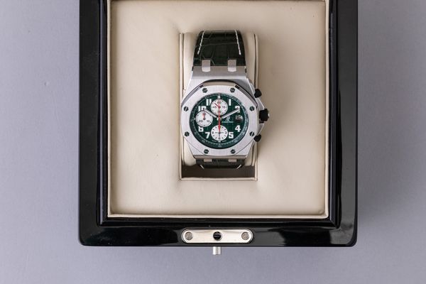 AUDEMARS PIGUET - Offshore Montenapoleone edizione limitata 100 esemplari, ref 26075ST in acciaio, quadrante verde Gran Tapisserie numeri Arabi, tre contatori verticali e datario  - Asta Orologio da polso e da tasca  - Associazione Nazionale - Case d'Asta italiane