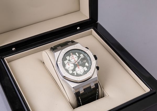 AUDEMARS PIGUET - Offshore Montenapoleone edizione limitata 100 esemplari, ref 26075ST in acciaio, quadrante verde Gran Tapisserie numeri Arabi, tre contatori verticali e datario  - Asta Orologio da polso e da tasca  - Associazione Nazionale - Case d'Asta italiane