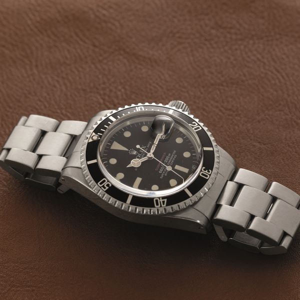 ROLEX - Submariner ref 1680 Scritta Rossa in acciaio, quadrante nero opaco pallettoni, datario e ghiera girevole, bracciale Oyster, Mark VI.  - Asta Orologio da polso e da tasca  - Associazione Nazionale - Case d'Asta italiane