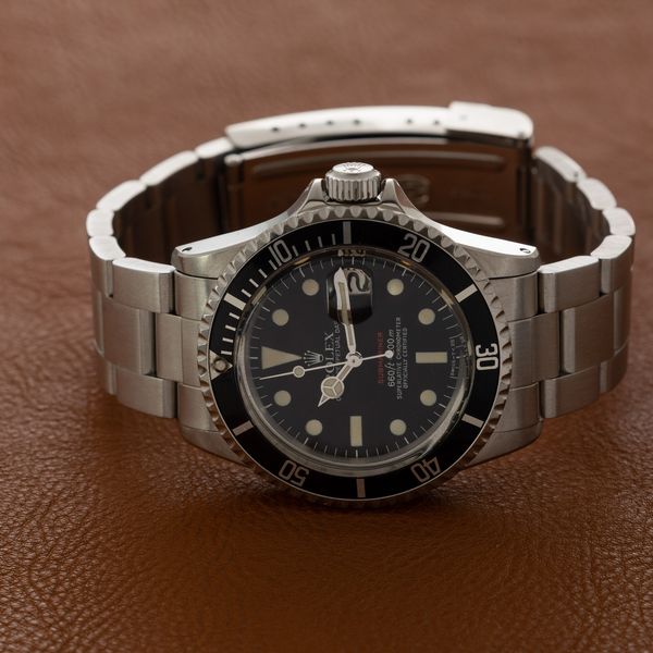 ROLEX - Submariner ref 1680 Scritta Rossa in acciaio, quadrante nero opaco pallettoni, datario e ghiera girevole, bracciale Oyster, Mark VI.  - Asta Orologio da polso e da tasca  - Associazione Nazionale - Case d'Asta italiane