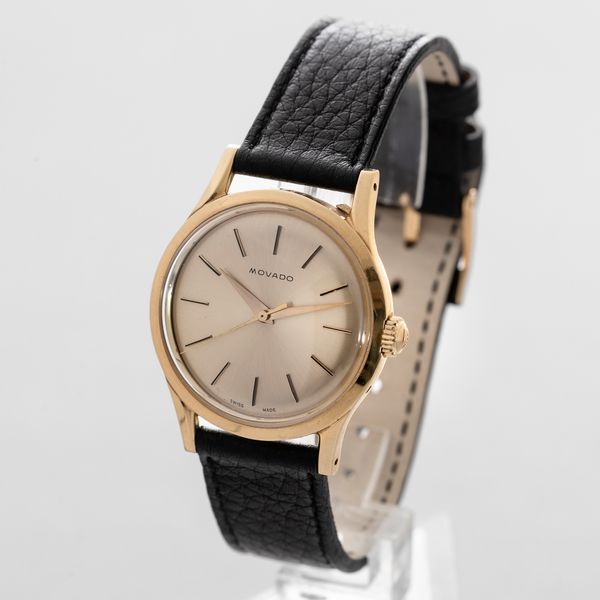 MOVADO - Solo tempo impermeabile, cassa in oro 18k con fondello a vite, quadrante Champagne con indici applicati, movimento a carica automatica  - Asta Orologio da polso e da tasca  - Associazione Nazionale - Case d'Asta italiane