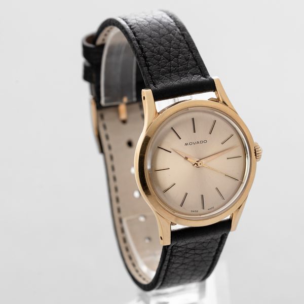 MOVADO - Solo tempo impermeabile, cassa in oro 18k con fondello a vite, quadrante Champagne con indici applicati, movimento a carica automatica  - Asta Orologio da polso e da tasca  - Associazione Nazionale - Case d'Asta italiane