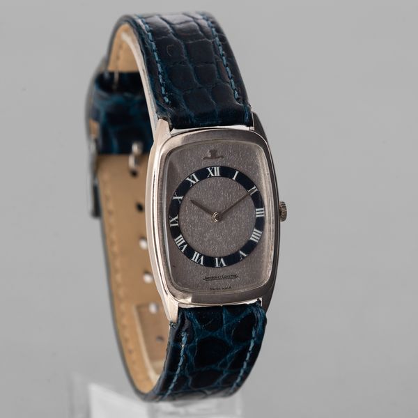 JAEGER LECOULTRE - Dress watch in oro bianco 18k, quadrante Argent con pista ore e minuti blu, numeri Romani, carica manuale  - Asta Orologio da polso e da tasca  - Associazione Nazionale - Case d'Asta italiane