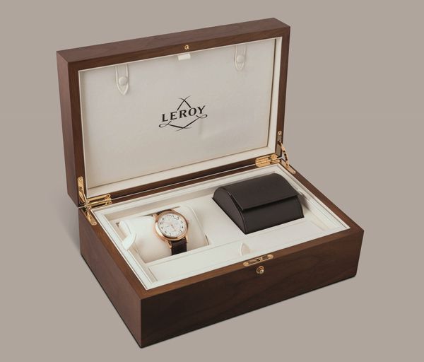 LEROY - Chronometre Certifie in oro giallo 18k, cronografo monopulsante coassiale, due contatori verticali, quadrante Argent guilloch con numeri Arabi, movimento automatico a vista  - Asta Orologio da polso e da tasca  - Associazione Nazionale - Case d'Asta italiane