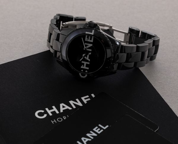 CHANEL - Wanted de Chanel edizione limitata in ceramica nera, con movimento automatico certificazione COSC, quadrante nero e movimento a vista  - Asta Orologio da polso e da tasca  - Associazione Nazionale - Case d'Asta italiane