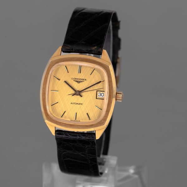 LONGINES - Carr in oro giallo 18k, quadrante champagne texture con indici applicati e datario, movimento automatico con astuccio originale  - Asta Orologio da polso e da tasca  - Associazione Nazionale - Case d'Asta italiane