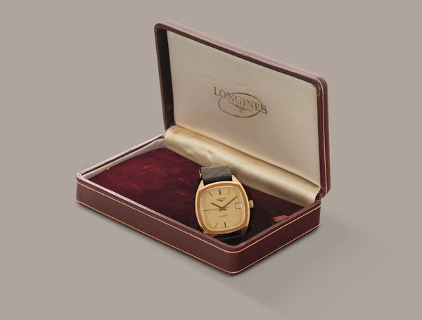 LONGINES - Carr in oro giallo 18k, quadrante champagne texture con indici applicati e datario, movimento automatico con astuccio originale  - Asta Orologio da polso e da tasca  - Associazione Nazionale - Case d'Asta italiane