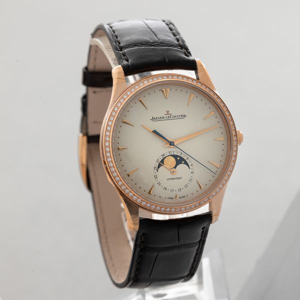 JAEGER LECOULTRE - Master Moon in oro rosa 18k con diamanti sulla ghiera quadrante color avorio automatico con fasi lunari, mai indossato con scatola e garanzia  - Asta Orologio da polso e da tasca  - Associazione Nazionale - Case d'Asta italiane