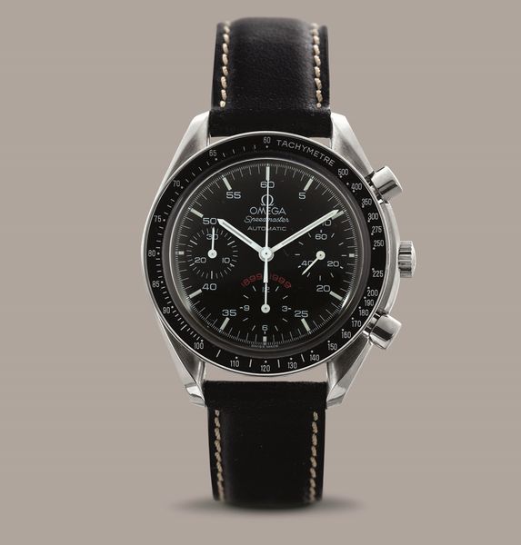 OMEGA - Speedmaster reduced automatico in acciaio realizzato per il 100 anniversario Milan. Crongrafo tre contatori con quadrante nero e data del centenario in rosso  - Asta Orologio da polso e da tasca  - Associazione Nazionale - Case d'Asta italiane