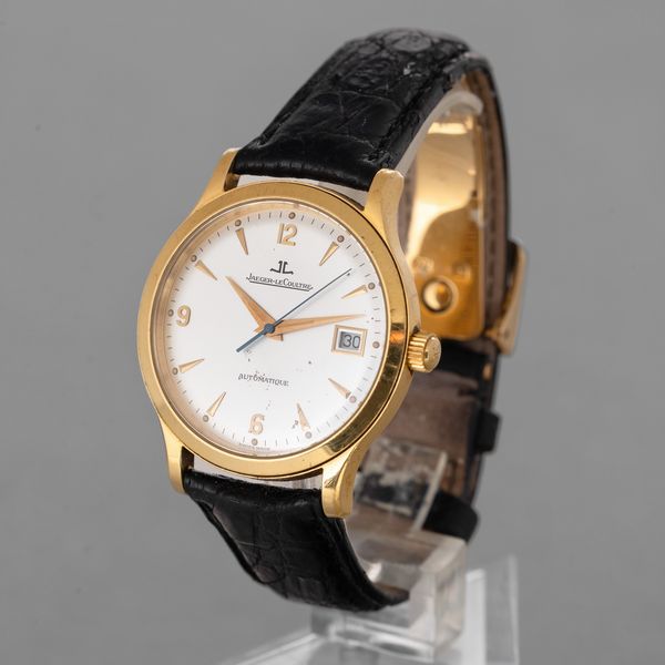 JAEGER LECOULTRE - Master Control in oro giallo 18k, quadrante bianco con indici e numeri Arabi applicati, movimento automatico con datario e secondi centrali.<BR>Accompagnato da scatola e garanzia  - Asta Orologio da polso e da tasca  - Associazione Nazionale - Case d'Asta italiane