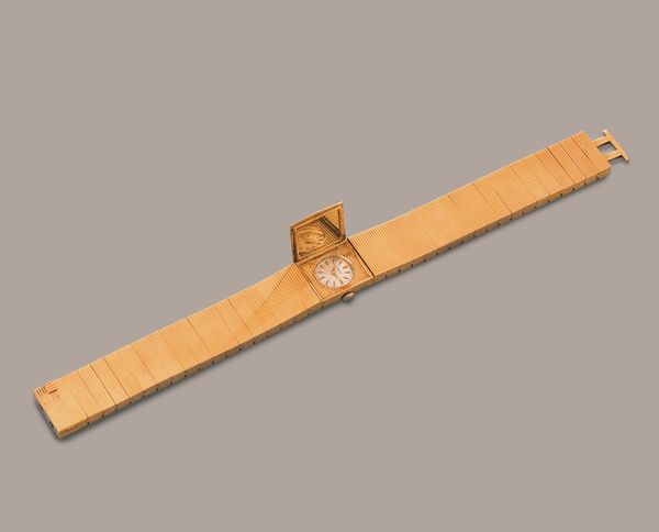 GUBELIN - Montre a Secret in oro giallo 18k con apertura laterale a pressione nascosta, quadrante argent con indici applicati movimento a carica manuale  - Asta Orologio da polso e da tasca  - Associazione Nazionale - Case d'Asta italiane